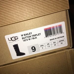 Bailey Button Triple Uggs